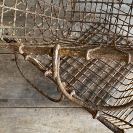 OV20110920 Old French iron oyster baskets from the island of Île de Ré, beautifully weathered by the sea and sun. Size: 49 cm long / 38.5 cm wide / 25.5 cm high. Mentioned price is per piece!