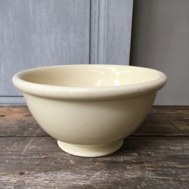 AW20110691 Old classic batter bowl in soft yellow not stamped, but probably P. Regout & Co Maastricht period: 1935-1955 in perfect condition! Size: 12 cm. high / 23.5 cm. cross section.