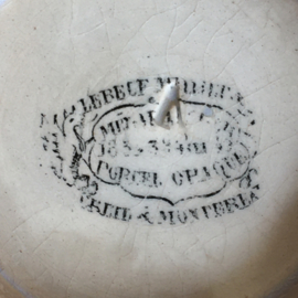 AW20110612 Antiek Frans confiturepotje mooi beboterd stempel - Creil et Montereau Porcelain Opaque - periode: 1840-1876  heeft een oud haarlijntje (zie foto) verder in prachtige staat! Afmeting: 8 cm. hoog / 10 cm. doorsnede
