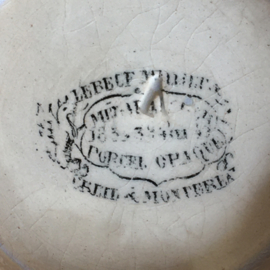 AW20110612 Antique French confiture jar beautifully buttered stamp - Creil et Montereau Porcelain Opaque - period: 1840-1876 has an old hairline (see photo) otherwise in beautiful condition! Size: 8 cm. high / 10 cm. intersection