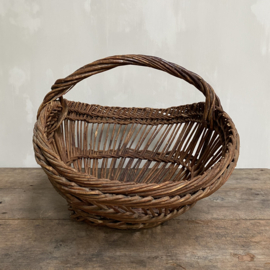 BU20110102 Large old French harvest basket of woven willow wood in beautiful condition! Size: 28 cm. high (to handle) / 58.5 cm. long / 41 cm. cross section