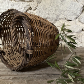 BU20110185 Old French traditional woven basket in beautiful condition! Size: 27 cm high / 33 cm cross section