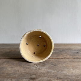 AW20111110 Old French goat cheese mold in soft yellow in beautiful rustic condition! Size: 12.5 cm cross section / 7.5 cm high
