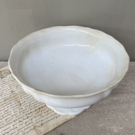 AW20110926 Antique Dutch fruit bowl stamp - Petrus Regout & Co. - period 1893. Has an old crack on the inside, partly outside (see photos 5 & 6) and old hairlines, but otherwise in beautiful buttered condition! Size: 11.5 cm. high/23.5 cm. intersection