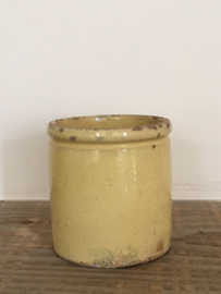 AW20110374 Old French confiture pot in typical southern French yellow color in beautiful condition! / Size: 9.5 cm. high / 9 cm. section.