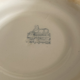AW20110990 Oude spoelkom stempel - P.Regout&Co. Maastricht - periode: 1935-1955. Heeft  een beboterde onregelmatigheid op de rand (zie foto 3 & 4), maar verder in prachtige staat! Afmeting: 18,5 cm. doorsnede / 10,5 cm. hoog.