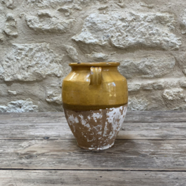 AW20111310 Small antique French confit pot Period: 19th century. Has a stable hairline crack (see photos for details), otherwise in beautiful condition! Size: 21.5 cm high / 13 cm cross section