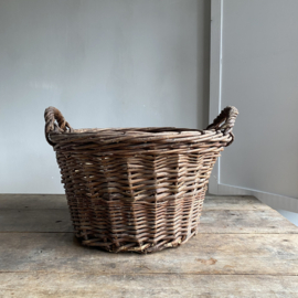 BU20110150 Old French rustic basket made of woven willow wicker in beautiful, weathered condition! Size: 44 cm cross section / 25 cm high