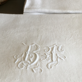 LI20110033 Set of 12 antique French damask napkins with beautiful monogram B T in beautiful condition! Size: 82x68 cm.