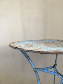BU20110087 Old French bistro table in the original beautiful blue patina in beautiful condition! Size: 71.5 cm. high / 55 cm. cross section. Pickup only.