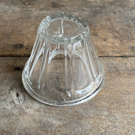 OV20111052 Antieke Franse confiture pot van mondgeblazen glas, chip onderzijde...(zie foto's voor details) verder  in prachtige staat! Afmeting: 8 cm hoog /  +/- 11,5 cm doorsnede.