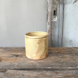 AW20110507 (C) old French confiture jar in soft yellow and in beautiful condition! Dimensions: 9.5 cm. high / 9 cm. section.