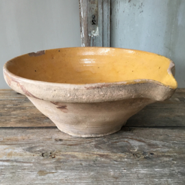 AW2011566 Beautiful 19th century French / Belgian cream bowl in warm yellow and in beautiful condition! Size: 12 cm. high / 28 cm. cross section.