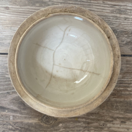 AW20111226 Antique French pâte pot with original lid in beautiful weathered and slightly stained condition! Size: 9 cm high / 6 cm cross section