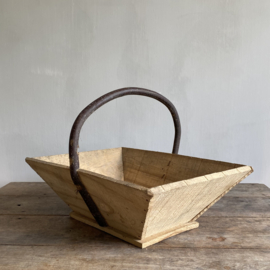 BU20110119 Old French wooden harvest basket used for picking grapes in beautiful condition! Size: 48 cm long / 17.5 cm high / 33 cm  wide