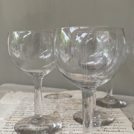 OV20110182 Set of 8 old French liqueur glasses with engraved dot motif, period: 1920s. In perfect condition! Size: 10.5 cm. high / 5.5 cm. cross section.