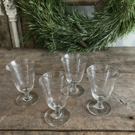 OV20110878 Set of 4 old French liqueur glasses with sober etched motif period: 1920s in beautiful condition! Size: 9 cm. high / 6 cm. cross section