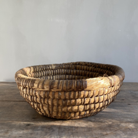 OV20110970 Old French harvest basket made of woven reed in beautiful condition! Size: 42 cm cross section / 16 cm high