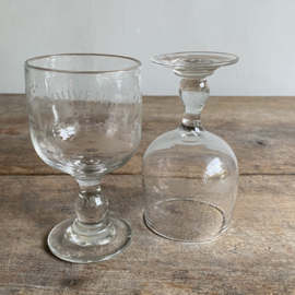 OV20111024 Set van 2 antieke Franse huwelijks wijnglazen - Souvenir de la Fête - van mondgeblazen glas  periode: 19de eeuw in prachtige staat! Afmeting: 13 cm hoog /  7 cm doorsnede