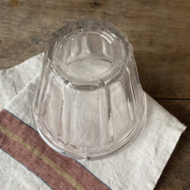 OV20111054 Large antique French confiture jar made of mouth-blown glass, a minimal chip on the edge (see photo), otherwise in beautiful condition! Size: 11 cm high / 13 cm cross section