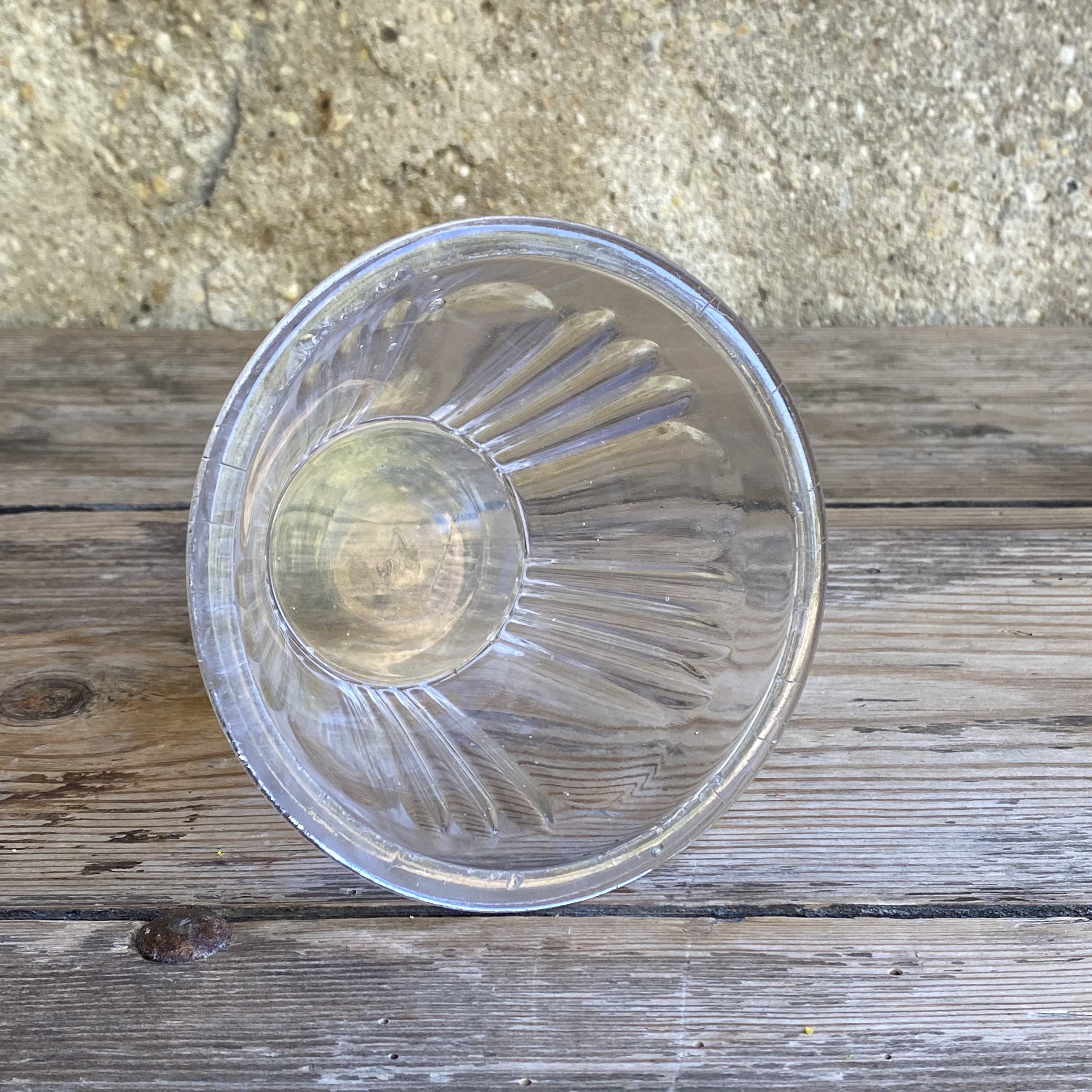 OV20111067 Antique French confiture jar made of mouth-blown glass in beautiful condition! Size: 8 cm high / 11.5 cm cross section