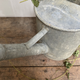 BU20110122 Old French zinc watering can in beautifully weathered condition, content: 22 litres, waterproof! Size: +/- 35 cm. high (up to handle) Only pick up in store!