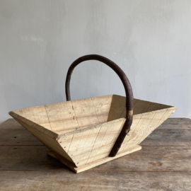 BU20110119 Old French wooden harvest basket used for picking grapes in beautiful condition! Size: 48 cm long / 17.5 cm high / 33 cm  wide
