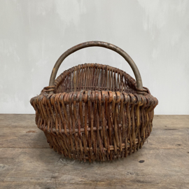 OV20110763 Old French willow picking basket in beautiful condition! Size: 61 cm. long / 16 cm. high (up to the handle)