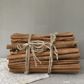 OV20110762 Large bundle of scented cinnamon sticks for decorative use. Size: 20 cm. high / +/- 16 cm. cross section