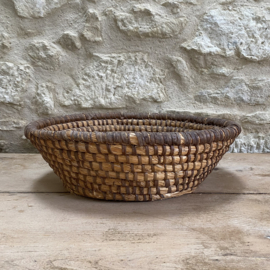 OV20111094 Old French bread basket made of woven straw in beautiful condition! Size: cm diameter / cm height
