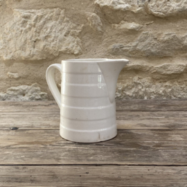 AW20111089 Old Belgian milk jug with content indication 1 liter stamp - Boch Freres la Louvière - period: 1960-1965, minor damage to the bottom (see photos), otherwise in beautiful condition! Size: 14.5 cm high / 10.5 cm cross section.