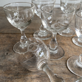 OV20110972 Set of 7 old French port or liqueur glasses made of beautiful thick glass with beautiful monogram - C F - All in beautiful condition! Size: 11.5 cm high / 6.5 cm cross section