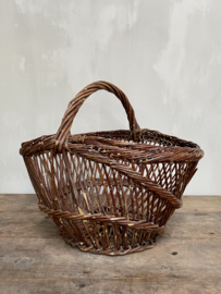 OV20110765 Large old French willow wicker harvest basket in beautiful condition! Size: 30 cm. high (to the handle) / 53.5 cm. long / 42 cm. cross section