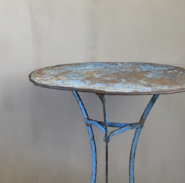 BU20110087 Old French bistro table in the original beautiful blue patina in beautiful condition! Size: 71.5 cm. high / 55 cm. cross section. Pickup only.