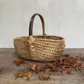 BU20110116 Old French harvest basket for presumably mushrooms... in beautiful condition! Size: 36 cm. long / 17.5 cm. high (to handle) / 25.5 cm. cross section