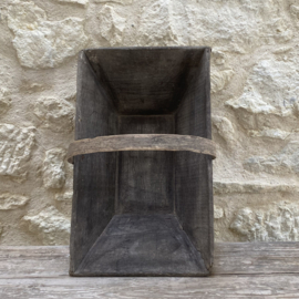 BU20110190 Old French traditional wooden grape harvest basket with the winery's initials in beautiful grey weathered condition! Size: 48 cm long / +/- 26 cm high (including handle) / 28.5 cm wide