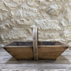 BU20110201 Old French wooden grape harvest basket in beautiful condition! Size: 48.5 cm long / 14 cm high (to handle) / 29 cm high (including handle) / 29.5 cm cross section