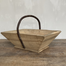 BU20110123 Old French wooden harvest basket used for picking grapes in beautiful condition. Size: 47.5 cm long / 16 cm high / 33 cm wide.