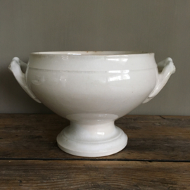 AW20110727 Antique small French tureen stamp - Opaque Lunéville - period: late 19th century in light buttered and beautiful condition! Size: 14 cm. high / 17.5 cm. cross section.
