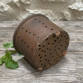 AW20111318 Old French cheese mold in dark brown earthenware and in beautiful condition! Size: 11 cm high / 15 cm cross section
