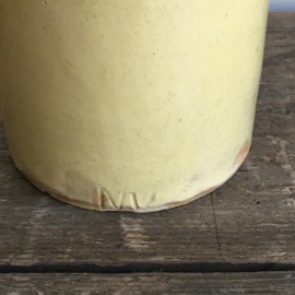 AW20110594 Old French confiture jar in soft yellow marked NV in beautiful condition! Size: 9.5 cm. high / 9 cm. cross section