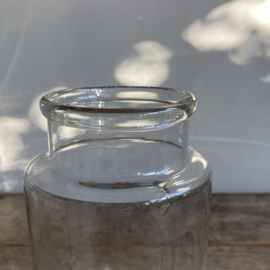 OV20111030 Antieke Franse apothekers pot van mond geblazen glas in prachtige staat! Afmeting: 25 cm hoog / 12,5 cm doorsnede (onderzijde) / 11 cm (bovenzijde)
