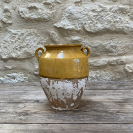 AW20111310 Small antique French confit pot Period: 19th century. Has a stable hairline crack (see photos for details), otherwise in beautiful condition! Size: 21.5 cm high / 13 cm cross section