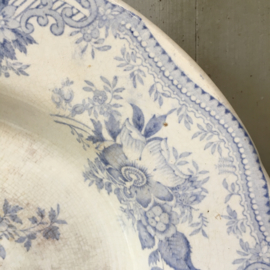 AW20110529 Antieke Engelse zware kwaliteit serveerschaal - Asiatic Pheasant  - in prachtig blauw en licht beboterd. Victoriaanse periode:  1880-1910 in prachtige staat! Afmeting: 46,5 cm. lang / doorsnede: 37 cm.