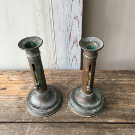 OV20110574 Set of old French copper candlesticks, beautifully weathered. Size: 18 cm. high / 10 cm. cross section.