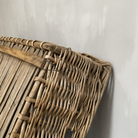 OV20110777 Large old French bakery baskets of white willow and chestnut wood in beautiful condition! Size: 100 cm. long / 66 cm. wide / 28 cm. high. Still one basket available... Pickup in shop only.