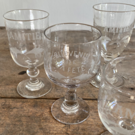 OV20110960 Set of 5 different French antique - Souvenir la Fête & Amitié mouth glass wine glasses in beautiful condition! Size: +/- 13-14 cm high / +/- 7 cm cross section