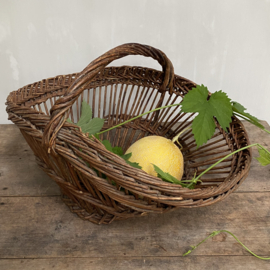 BU20110102 Large old French harvest basket of woven willow wood in beautiful condition! Size: 28 cm. high (to handle) / 58.5 cm. long / 41 cm. cross section