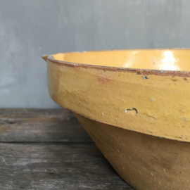 AW20110769 Old French cream bowl in warm yellow color in beautiful weathered condition! Size: 37 cm. cross section / 15 cm. high.