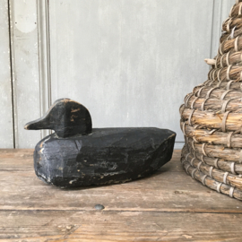 OV20110649 Antique  French rustic wooden decoy duck from the Somme department North of France.  Beautiful worn anthracite and beautiful condition! Size: 30 cm. long / 16 cm. high.